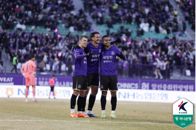마테우스~엘쿠라노~아일톤. FC안양의 새로운 ‘삼각편대?’. 사진=프로축구연맹