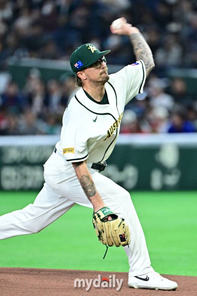 9일 일본 도쿄돔에서 열린 2026 월드 베이스볼 클래식(WBC) 조별리그 한국-호주 경기. 호주 웰스가 선발 투수로 나와 힘차게 투구하고 있다./도쿄(일본)=한혁승 기자