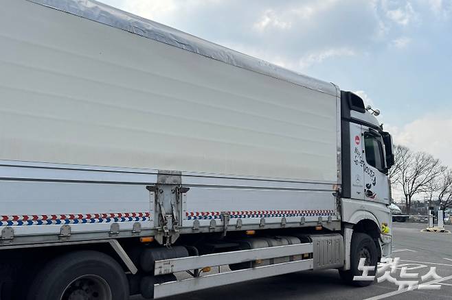 9일 오전 경기도 의왕시 내륙컨테이너기지(ICD) 제2터미널에 윙 카고 화물차가 정차한 모습. 김수진 기자