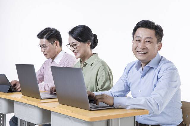 교육부가 9일부터 순차적으로 2026년 평생교육이용권 신청 접수를 받는다. 클립아트코리아