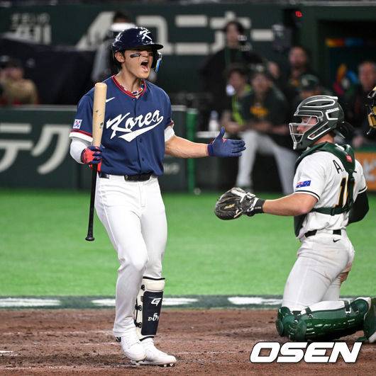 [OSEN=도쿄(일본), 손용호 기자] 9일 일본 도쿄돔에서 월드베이스볼클래식(WBC) 조별리그 C조 한국과 호주의 경기가&nbsp;열렸다.C조는 일본이 3승으로 조 1위를 확정, 8강에 진출했다. 호주가 2승 1패, 대만이 2승 2패, 한국이 1승 2패, 체코는 3패다.한국 WBC 대표팀이 8강에 진출하려면 호주에 2점 이하로 실점하면서 5점 차 이상으로 승리해야만 한다.9회초 무사에서 한국 김도영이 볼넷을 얻어내고 있다. 2026.03.09&nbsp;/spjj@osen.co.kr
