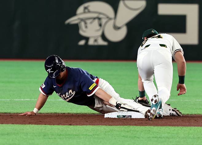 9일 일본 도쿄돔에서 열린 2026 월드베이스볼클래식 조별리그 C조 대한민국과 호주의 경기. 대한민국의 2회초 공격 1사 1루 박동원 타석때 1루 주자 노시환이 2루를 훔치고 있다. 뉴스1