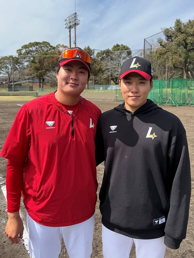 ▲ 2026 SSG 랜더스 스프링캠프 MVP로 선정된 고명준과 최민준 ⓒSSG 랜더스