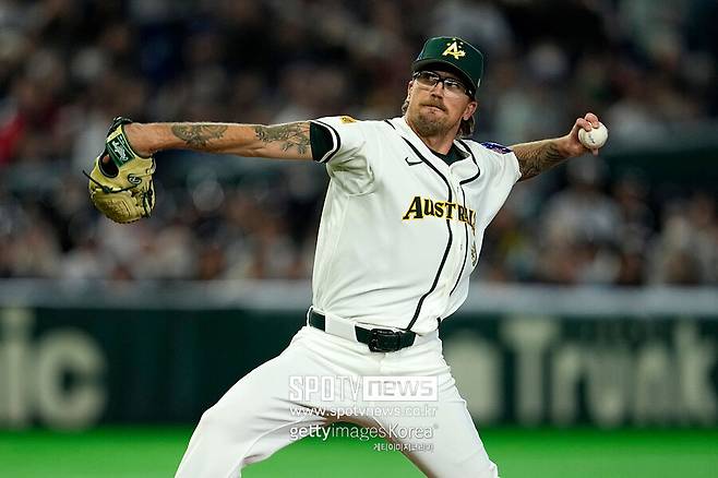 ▲ 호주 선발투수 라클란 웰스가 한국을 상대로 투구하고 있다.