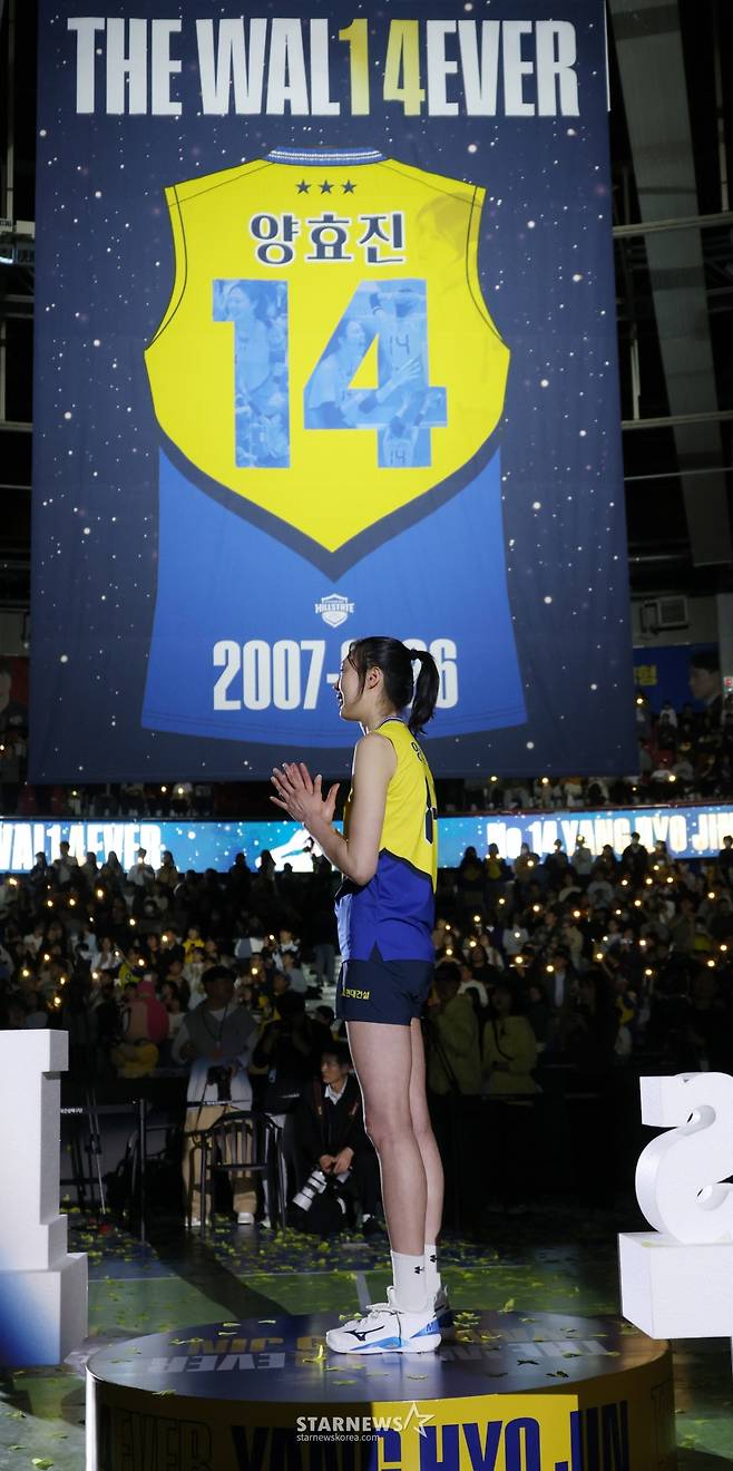 [B하인드★] 블로퀸 양효진 눈물의 은퇴식, 절친 김연경 품에 안겨 엉엉