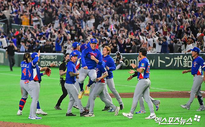 8일 오후 일본 도쿄돔에서 열린 2026 월드베이스볼클래식(WBC) C조 한국과 대만의 경기, 한국이 승부치기까지 가는 끝에 대만에 4:5 역전패를 당했다.  대만 선수들이 기뻐하고 있다. 일본 도쿄, 김한준 기자