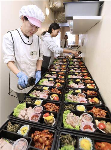 선수들에게 배달되는 도시락 [대한장애인체육회 제공. 재판매 및 DB 금지]