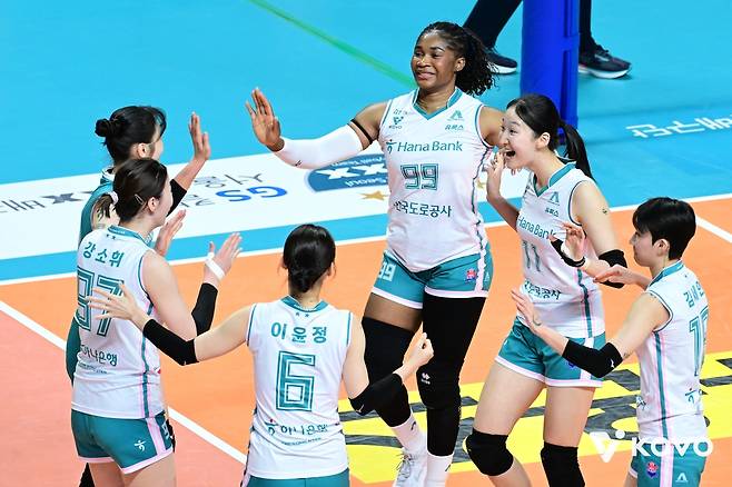 득점 후 기뻐하는 한국도로공사 선수들 [한국배구연맹 제공. 재판매 및 DB 금지]