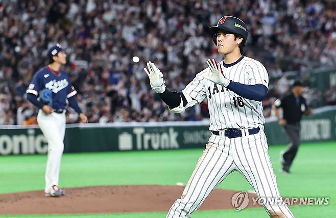 동점 솔로 홈런 친 오타니 (도쿄=연합뉴스) 김인철 기자 = 7일 일본 도쿄돔에서 열린 2026 WBC 조별리그 C조 2차전 대한민국과 일본의 경기. 3회말 1사 일본 오타니가 우중간 솔로 홈런을 치고 그라운드를 돌고 있다. 2026.3.7 yatoya@yna.co.kr