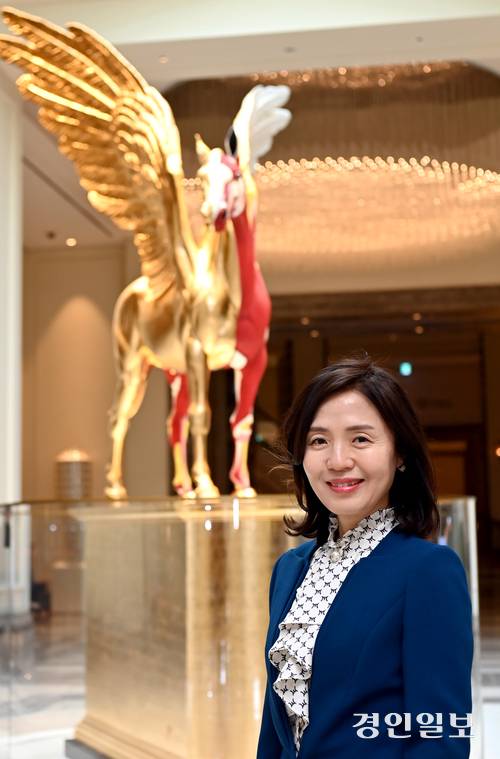 파라다이스시티 배현미 총지배인은 “‘서비스의 본질은 진정성’이라는 마음으로 앞으로도 고객의 목소리에 귀 기울이며 파라다이스시티만의 차별화된 경험을 만들어 가겠다”고 말했다. /김용국기자 yong@kyeongin.com