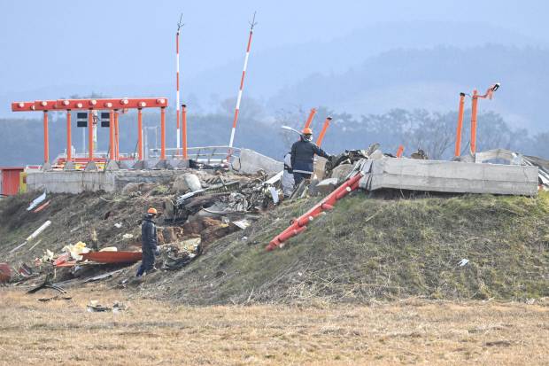 무안국제공항 활주로 끝에 설치된 로컬라이저가 사고 당시 처참한 상황을 보여주고 있다.. <광주일보 DB>