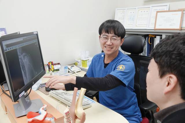 구포성심병원 정형외과 조일제 과장은 근막동통증후군이 초기에는 비교적 간단한 처치로 호전될 수 있으나, 만성화한 경우에는 여러 치료법을 병행하는 복합적 접근이 필요하다고 설명했다. 구포성심병원 제공