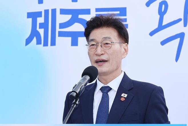 문대림 더불어민주당 제주도지사 경선 후보가 지난 7일 제주시 탐라문화광장에서 출마를 선언했다. 연합뉴스