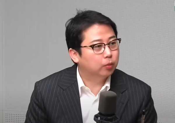 장예찬 전 국민의힘 최고위원이 12일 SBS 라디오 '김태현의 정치쇼'에 출연해 한동훈 당대표 후보가 법무부 장관 시절 '여론조성팀(댓글팀)'을 운영했다고 밝히고 있다. 유튜브 화면 갈무리