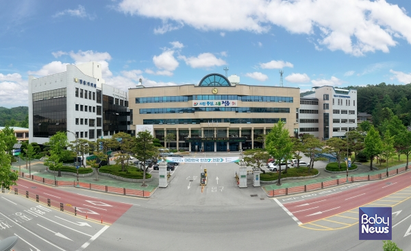 정읍시가 경제적 어려움으로 오랫동안 고향을 찾지 못한 다문화가정을 대상으로 가구당 최대 500만원의 모국 방문 비용을 지원한다. ⓒ정읍시