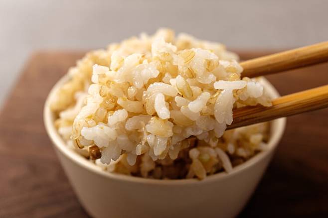 현미 등 통곡물에는 섬유질이 풍부해 혈당 조절에 좋은 탄수화물 식품으로 꼽힌다. 사진=클립아트코리아