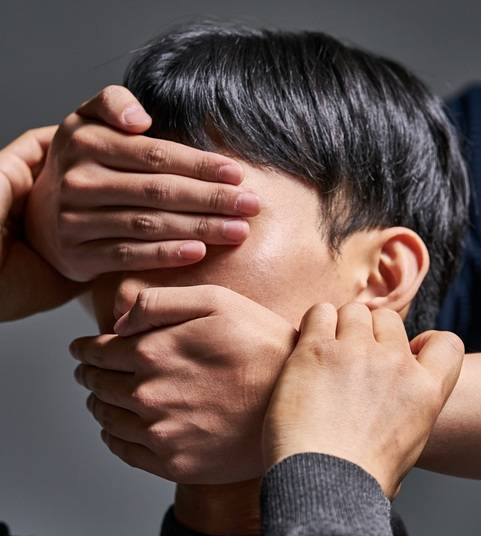 주변에 날 괴롭히는 '스트레스 유발자'가 있으면 노화 속도가 한 사람 당 1.5%씩 빨라지는 경향이 있다는 연구 결과가 나왔다. 사소한 괴롭힘이 쌓이면 생물학적 나이가 실제 나이보다 9~10개월 더 많아질 수 있는 것으로 분석됐다. 사진=게티이미지뱅크