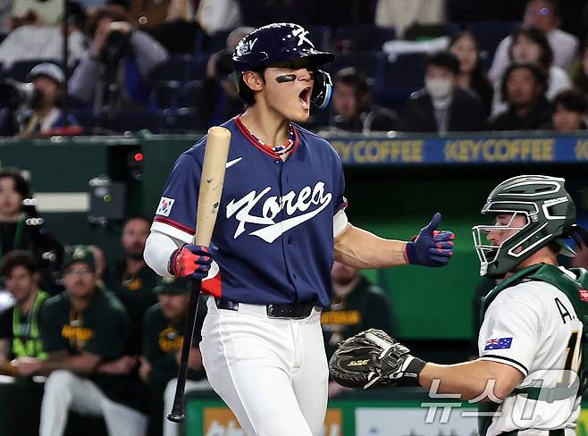9일 일본 도쿄돔에서 열린 2026 월드베이스볼클래식 조별리그 C조 대한민국과 호주의 경기, 9회초 대한민국의 선두타자 김도영이 볼넷으로 출루하고 있다. 2026.3.9 ⓒ 뉴스1 구윤성 기자