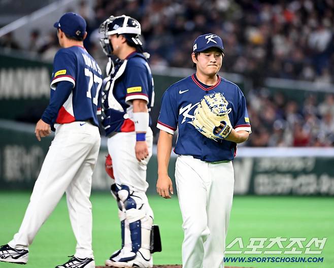 9일 일본 도쿄돔에서 열린 WBC(월드베이스볼클래식) 한국과 호주의 경기, 8회말 1사 2루 김택연이 1실점 후 교체되며 아쉬워하고 있다. 도쿄(일본)=허상욱 기자wook@sportschosun.com/2026.03.09/