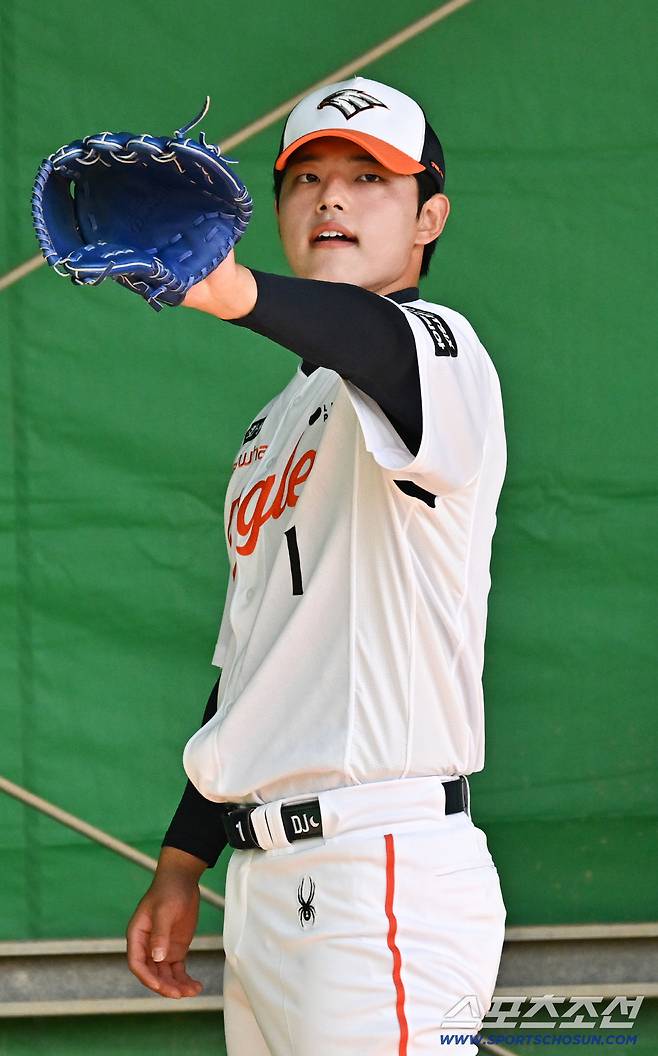 21일 일본 오키나와 고친다구장에서 열린 대한민국 야구 대표팀과 한화 이글스의 평가전. 문동주가 불펜 피칭을 하고 있다. 오키나와(일본)=박재만 기자 pjm@sportschosun.com/2026.02.21/