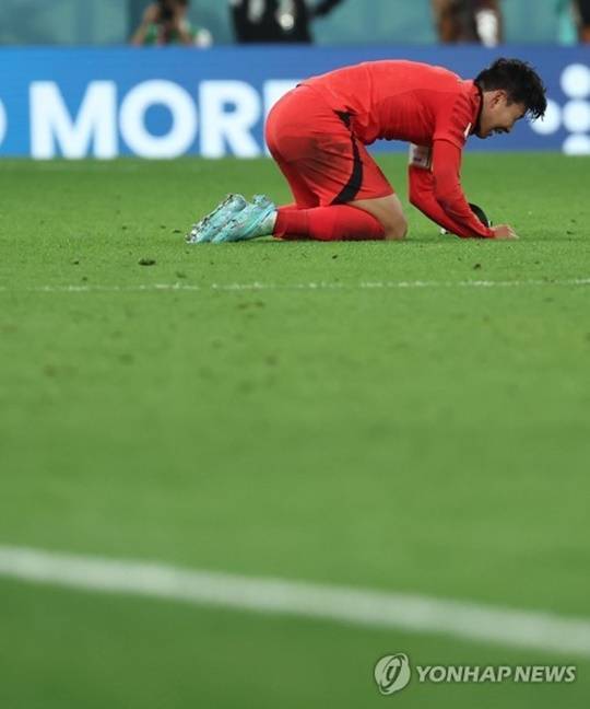 카타르월드컵 당시 16강 진출을 확정짓고 눈물을 흘린 손흥민. ⓒ연합뉴스