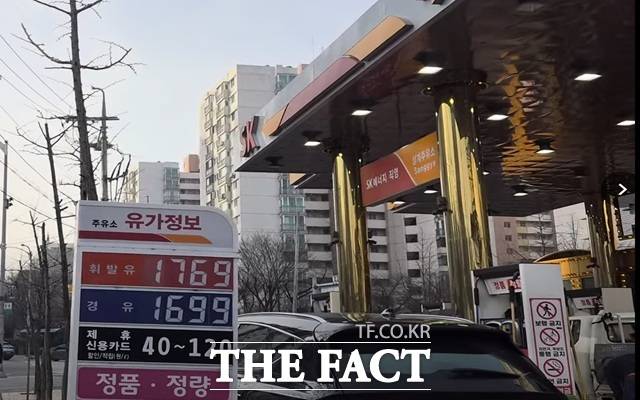 10일 '오승혁의 '현장''은 오피넷 기준 서울시 최저가 주유소로 등록되어 차량 행렬이 이어지고 있는 서울 노원구 상계동의 한 주유소를 찾았다. /서울 노원=오승혁 기자