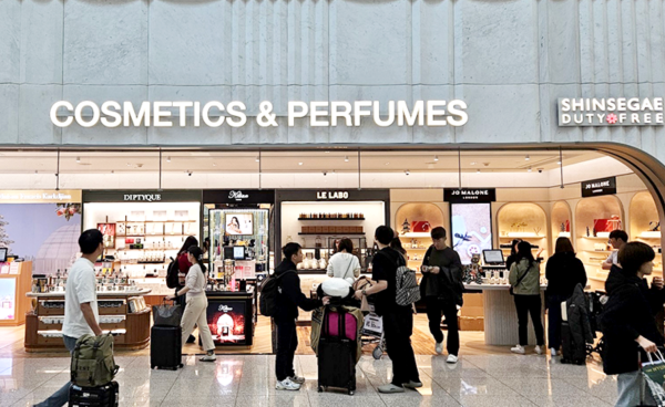 면세업계가 관광 특수를 좀처럼 누리지 못하면서 고민이 커지고 있다. /신세계면세점