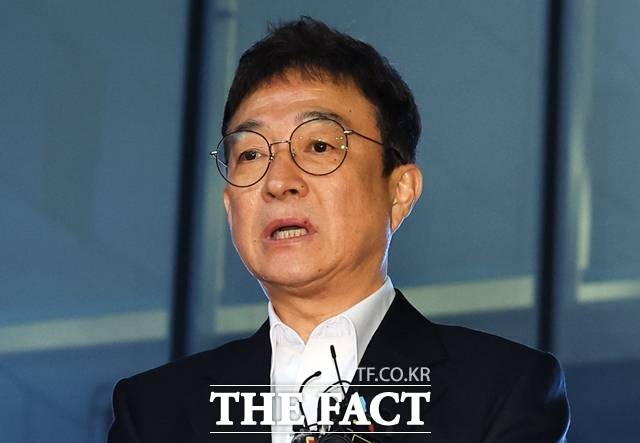 서울 강남에서 음주운전을 하다 중앙분리대를 들이받고 달아난 배우 이재룡(62) 씨가 10일 약 4시간 경찰 조사를 받았다. /뉴시스