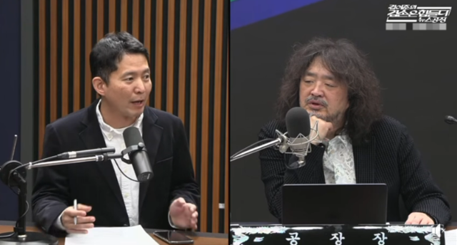 더불어민주당 강성지지층 지향 인터넷방송인 김어준씨가 10일 오전 유튜브 ‘김어준의 겸손은 힘들다 뉴스공장’ 생방송에 MBC 출신 장인수(왼쪽) 전 기자를 게스트로 초청해 대담하고 있다.[유튜브 ‘김어준의 겸손은 힘들다 뉴스공장’ 영상 갈무리]