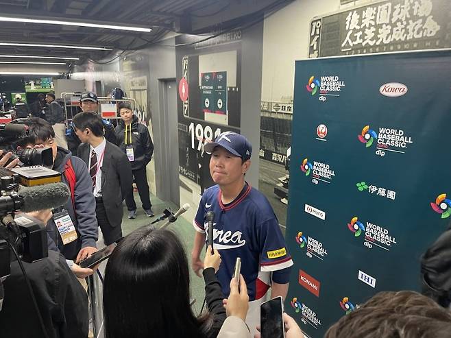 믹스트존에서 한국 취재진과 만난 류지현 감독.연합뉴스