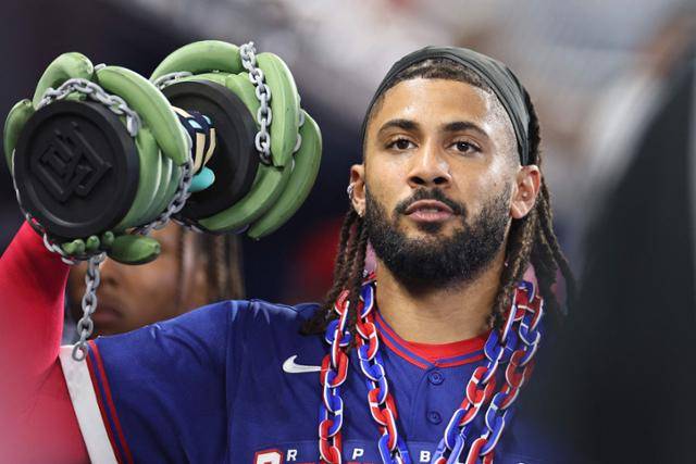 도미니카공화국 페르난도 타티스 주니어가 10일 미국 플로리다주 마이애미의 론디포 파크에서 열린 2026 WBC 1라운드 D조 이스라엘과의 경기에서 2회초 만루홈런을 때린 뒤 환호하고 있다. 마이애미=AFP 연합뉴스