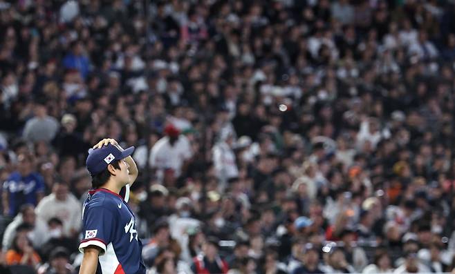 <yonhap photo-7507=""> 아쉬운 1점 허용하는 한국 김택연 (도쿄=연합뉴스) 김인철 기자 = 9일 일본 도쿄돔에서 열린 2026 WBC 조별리그 C조 4차전 대한민국과 호주의 경기. 8회말 1사 2루 호주 바자나에게 1타점 적시타를 허용한 한국 김택연이 아쉬워하고 있다. 2026.3.9 yatoya@yna.co.kr/2026-03-09 21:48:55/ <저작권자 ⓒ 1980~2026 ㈜연합뉴스. 무단 전재 재배포 금지, AI 학습 및 활용 금지></yonhap>