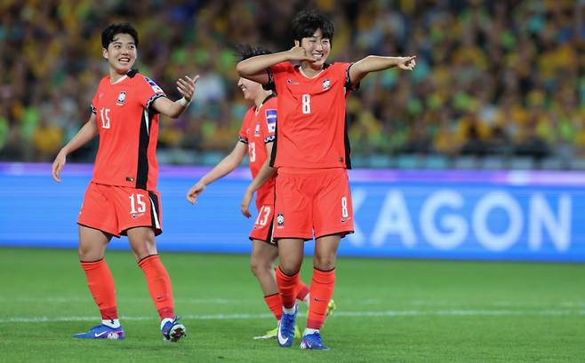 한국 김신지(8번)가 8일 스타디움 오스트레일리아에서 열린 호주와의 2026 AFC 아시안컵 조별리그 A조 3차전서 득점 후 세리머니를 펼치고 있다. 사진=AFC