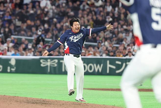 <yonhap photo-7816="">9일 일본 도쿄돔에서 열린 2026 월드베이스볼클래식(WBC) C조 조별리그 최종전 대한민국과 호주의 경기. 호주를 꺾고 8강 진출을 확정한 한국 문보경이 기뻐하고 있다. <저작권자 ⓒ 1980~2026 ㈜연합뉴스. 무단 전재 재배포 금지, AI 학습 및 활용 금지></yonhap>