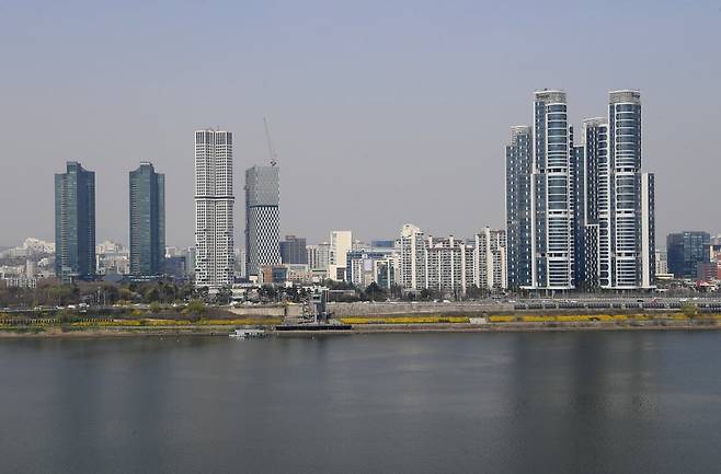 서울 성동구 성수동 고층 아파트, 주상복합 단지. 왼쪽부터 갤러리아포레, 아크로서울포레스트, 트리마제. /사진=강은구 기자