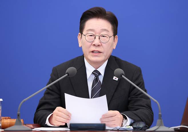 이재명 대통령이 10일 청와대에서 열린 국무회의에서 발언하고 있다. [연합뉴스]