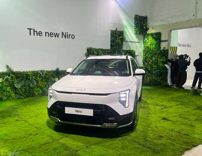 지난 9일 서울 마포구 레이어스튜디오 11에서 열린 기아 '더 뉴 니로' 미디어 데이 행사에 전시된 기아 '더 뉴 니로'. /사진=이정우 기자