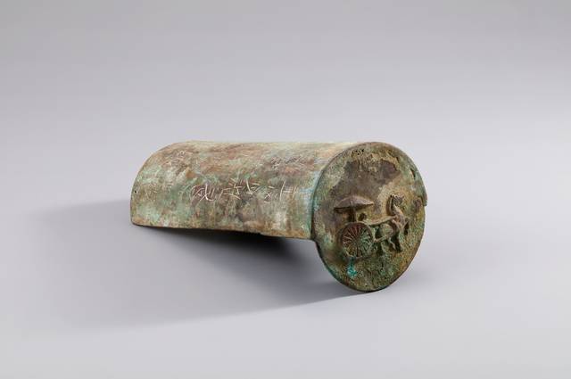 당나라 때의 청동 양각 마차문 수막새. 중국 건축사에서 기와의 쓰임새를 헤아리게 해 준다.