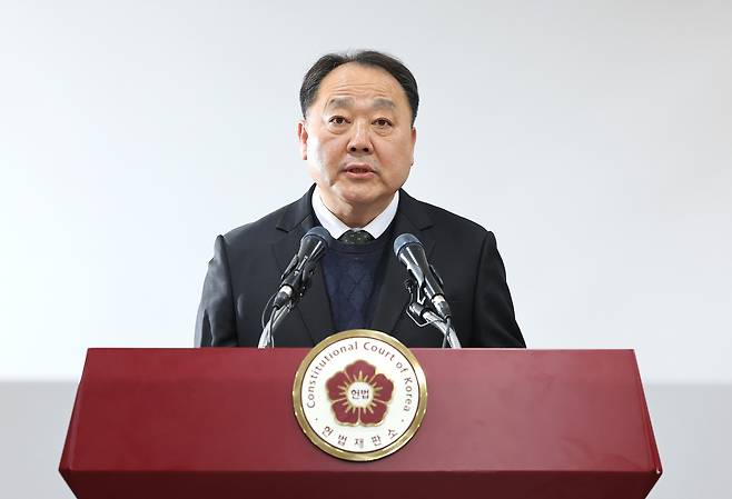 손인혁 헌법재판소 사무처장이 10일 서울 종로구 헌법재판소 별관에서 열린 기자간담회에서 재판소원과 관련해 발언하고 있다. [연합]