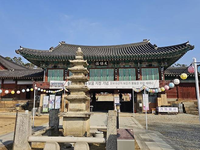 [화성=뉴시스] 문영호 기자 = 화성 용주사 천보루 전경. 2026.03.10. sonanom@newsis.com *재판매 및 DB 금지