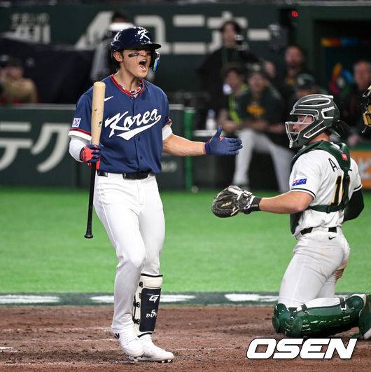 [OSEN=도쿄(일본), 손용호 기자] 9일 일본 도쿄돔에서 월드베이스볼클래식(WBC) 조별리그 C조 한국과 호주의 경기가&nbsp;열렸다. 9회초 무사에서 한국 김도영이 볼넷을 얻어내고 있다. 2026.03.09&nbsp;/spjj@osen.co.kr