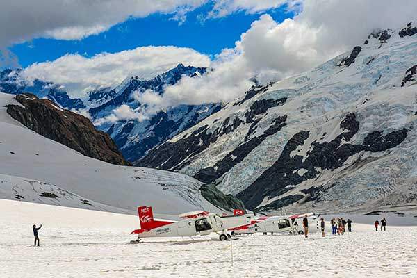 경비행기가 착륙할 수 있는 타즈만빙하의 최상부 빙하 계곡.