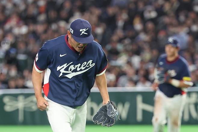 9일 일본 도쿄돔에서 열린 2026 월드베이스볼클래식(WBC) C조 조별리그 최종전 대한민국과 호주의 경기. 3회말 무실점 호투를 보인 한국 노경은이 포효하고 있다. 연합뉴스