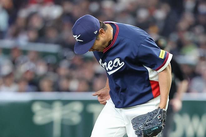 한국 야구대표팀 노경은이 9일 일본 도쿄돔서 열린 제6회 월드베이스볼클래식(WBC) 본선 1라운드 C조 마지막 경기 호주전서 3회말을 마무리한 뒤 포효하고 있다. 도쿄｜뉴시스