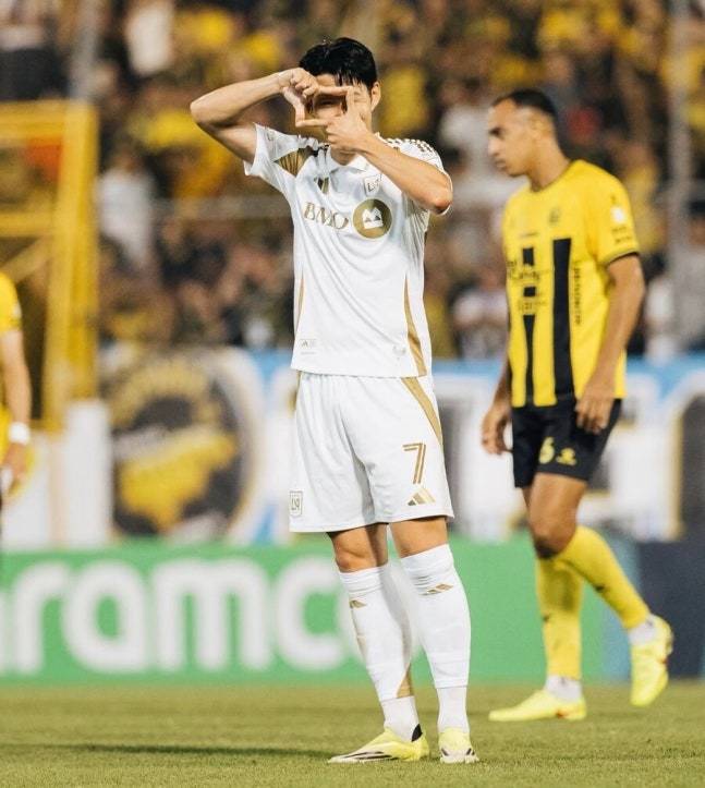 ▲ 북미에서 리그스컵의 인기도 상당하다. 지난해 결승전에는 약 6만 9천 명의 관중이 경기장을 가득 메우며 대회의 성장세를 입증했다. 손흥민이 LAFC를 이끌고 우승 트로피를 들어 올릴 경우 북미 무대에서의 상징성은 한층 더 커질 전망이다.