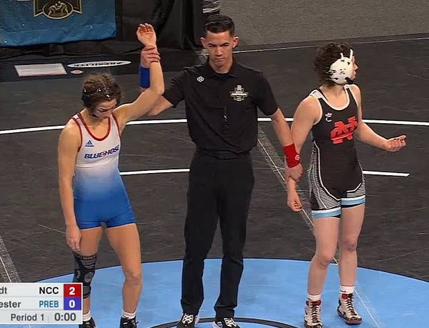 클로이 디어웨스터와 케일라니 슈펠트의 경기 모습. /사진=데일리메일 갈무리