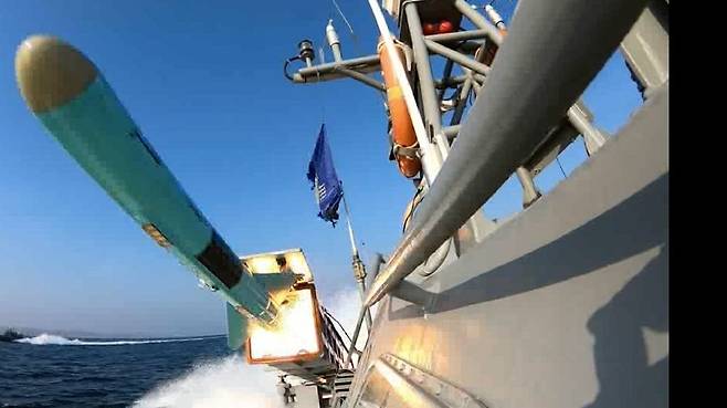 미국과 핵협상을 앞둔 2월, 이란 혁명수비대는 호르무즈 해협을 봉쇄한 뒤 군사훈련을 벌였다. 이란혁명수비대 ‘세파뉴스’ 캡처