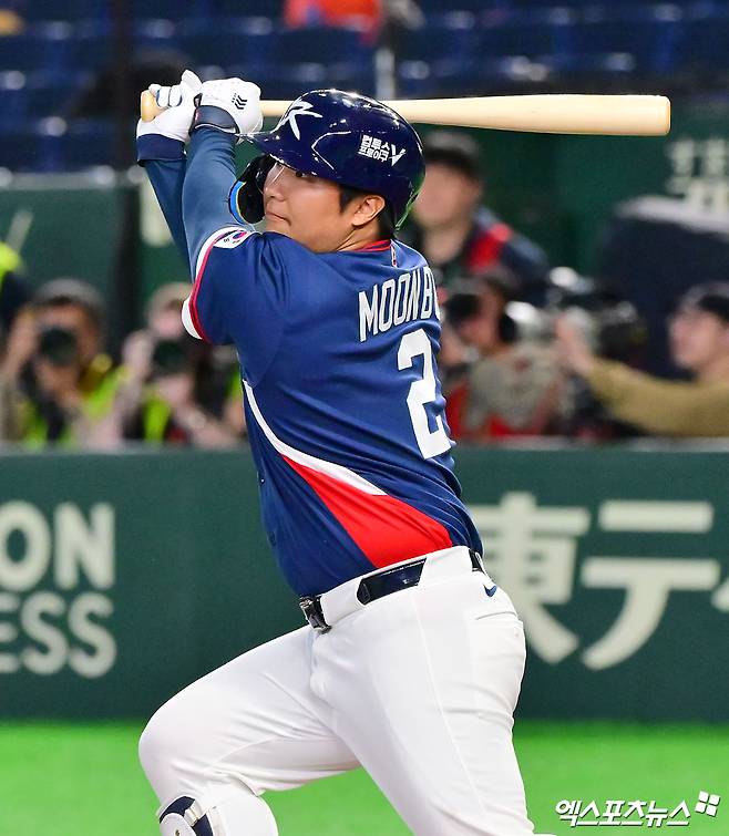 9일 오후 일본 도쿄돔에서 열린 2026 월드베이스볼클래식(WBC) C조 한국과 호주의 경기, 5회초 2사 2루 한국 문보경이 1타점 적시타를 날리고 있다. 도쿄, 김한준 기자