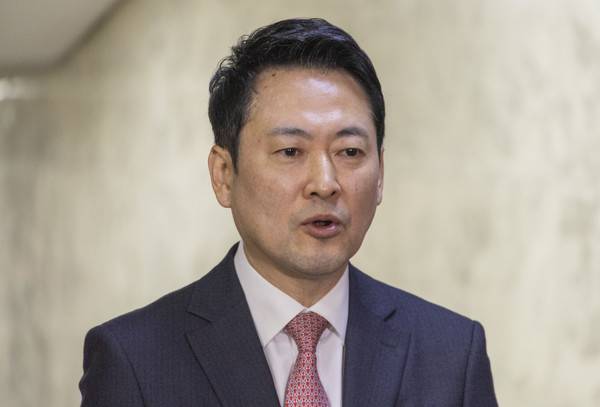 국민의힘&nbsp;장동혁&nbsp;대표가 11일 국회에서 열린 지역발전 영입 인재 환영식을 마친 뒤 취재진과 만나 국민의힘 의원단 명의로 발표된 결의문에 대한 자신의 입장을 밝히고 있다. 2026.3.11 [사진=연합뉴스]