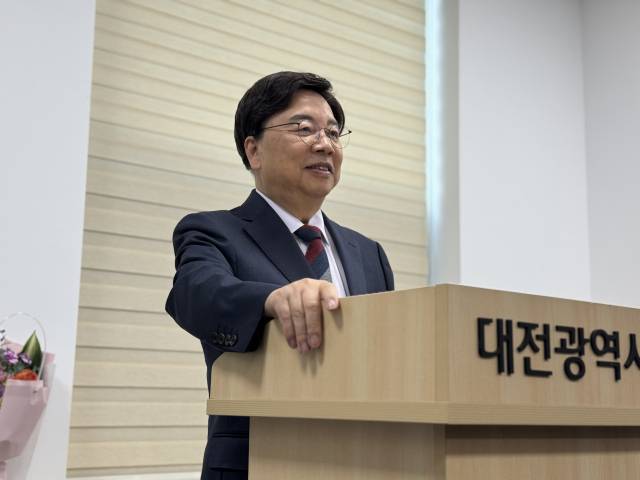 권선택 전 대전시장이 11일 대전시의회 기자실에서 기자회견을 진행하고 있다. 사진=권오선 기자